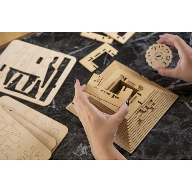 Billeder og fotos af 3D Puzzle Game Quest Pyramid. ESC WELT.