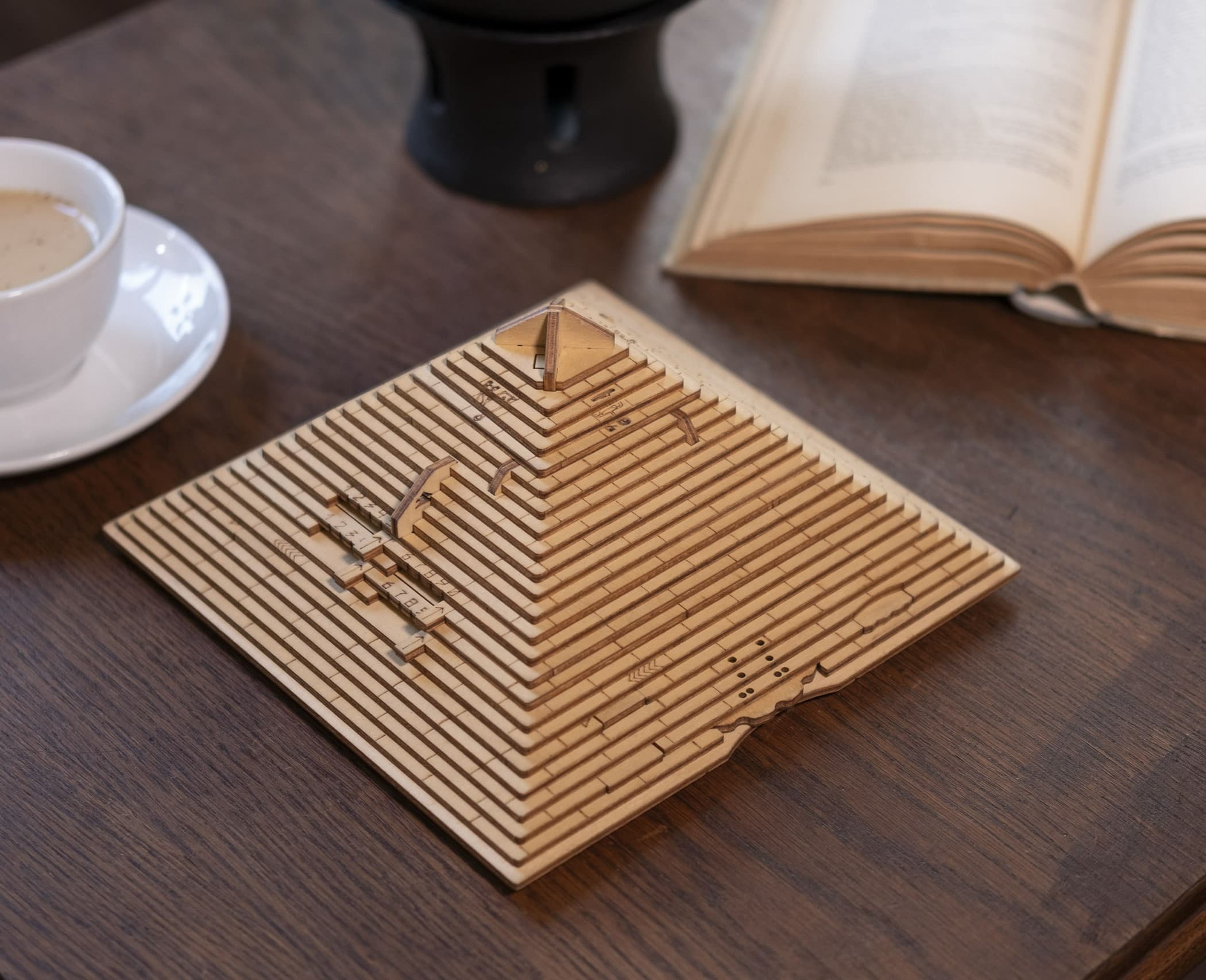 Billeder og fotos af Quest Pyramid. ESC WELT.