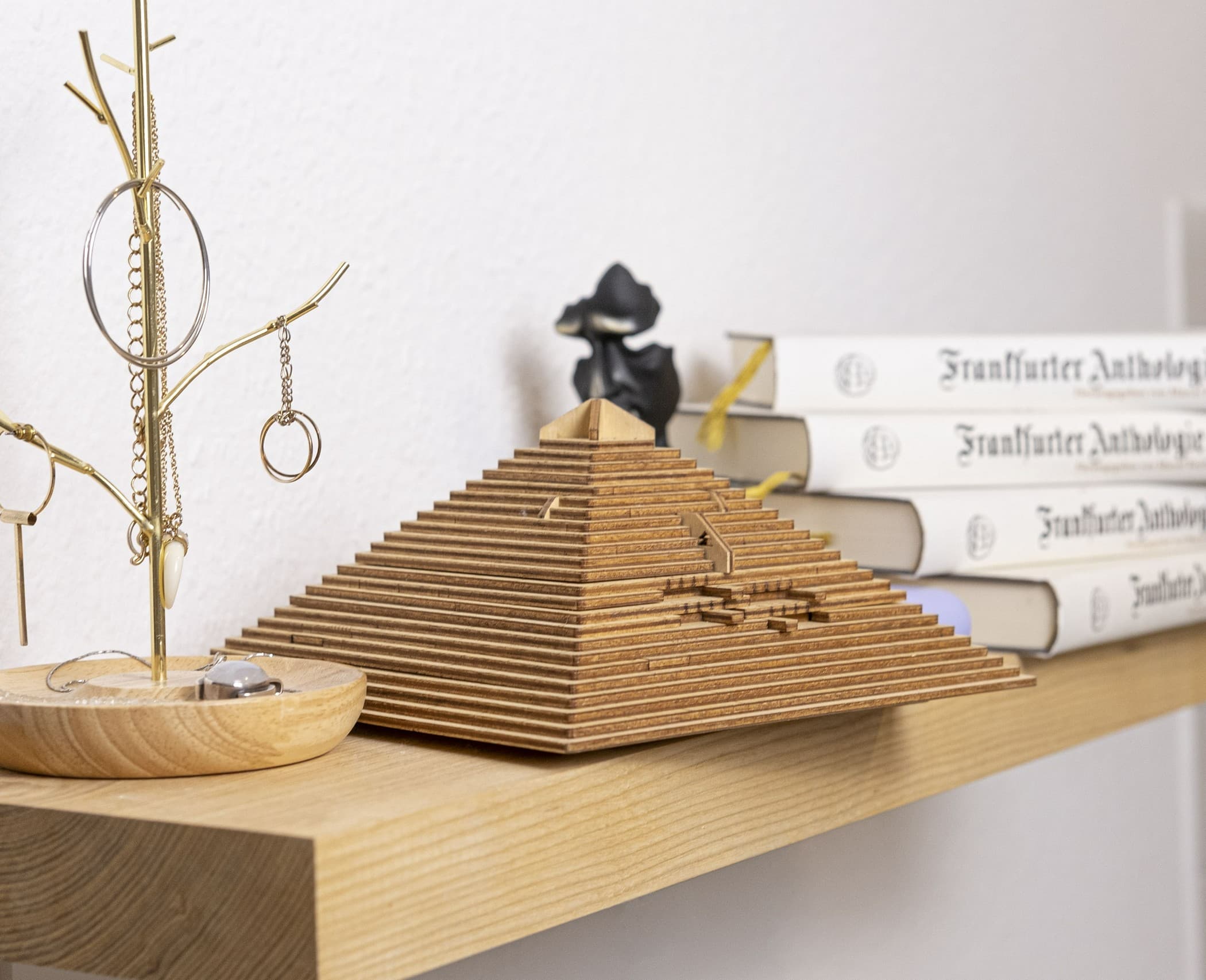 Billeder og fotos af Quest Pyramid. ESC WELT.